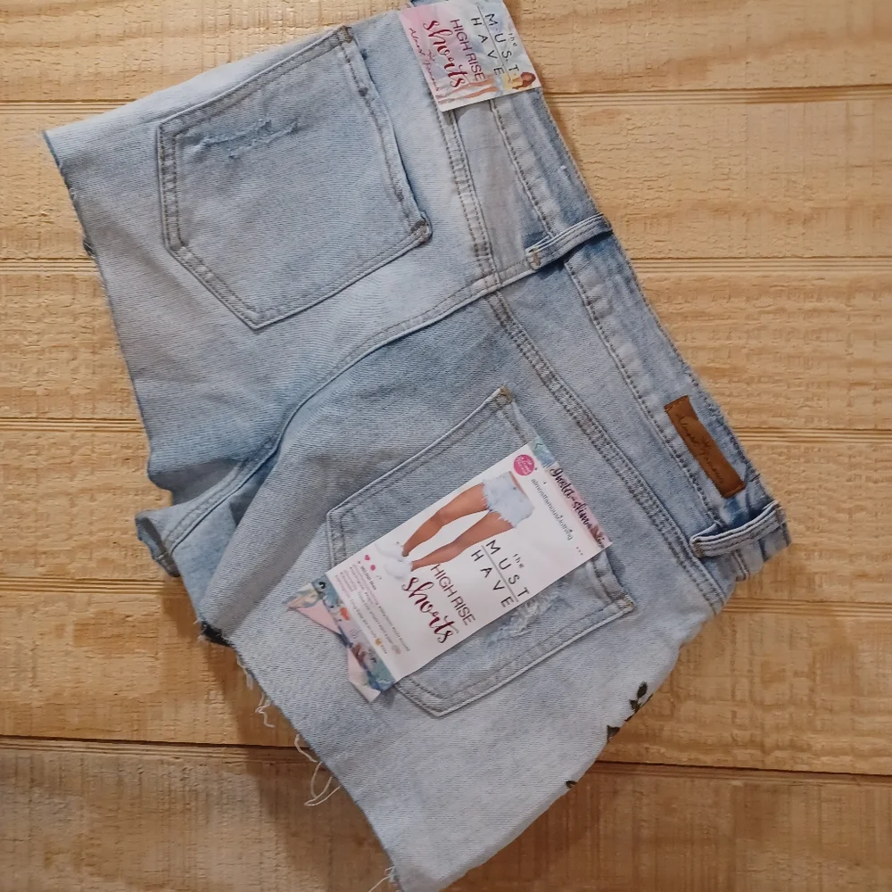 High Rise Shorts - Picture 4 of 8